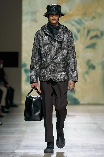 Look 15